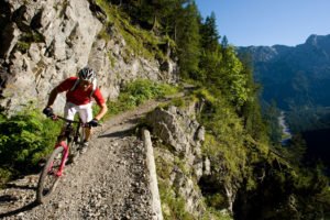 Abfahrt mit dem Mountainbike von der Bärenbadalm