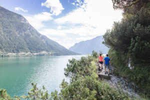 Wanderung am Achensee entlang, ©Achensee Tourismus