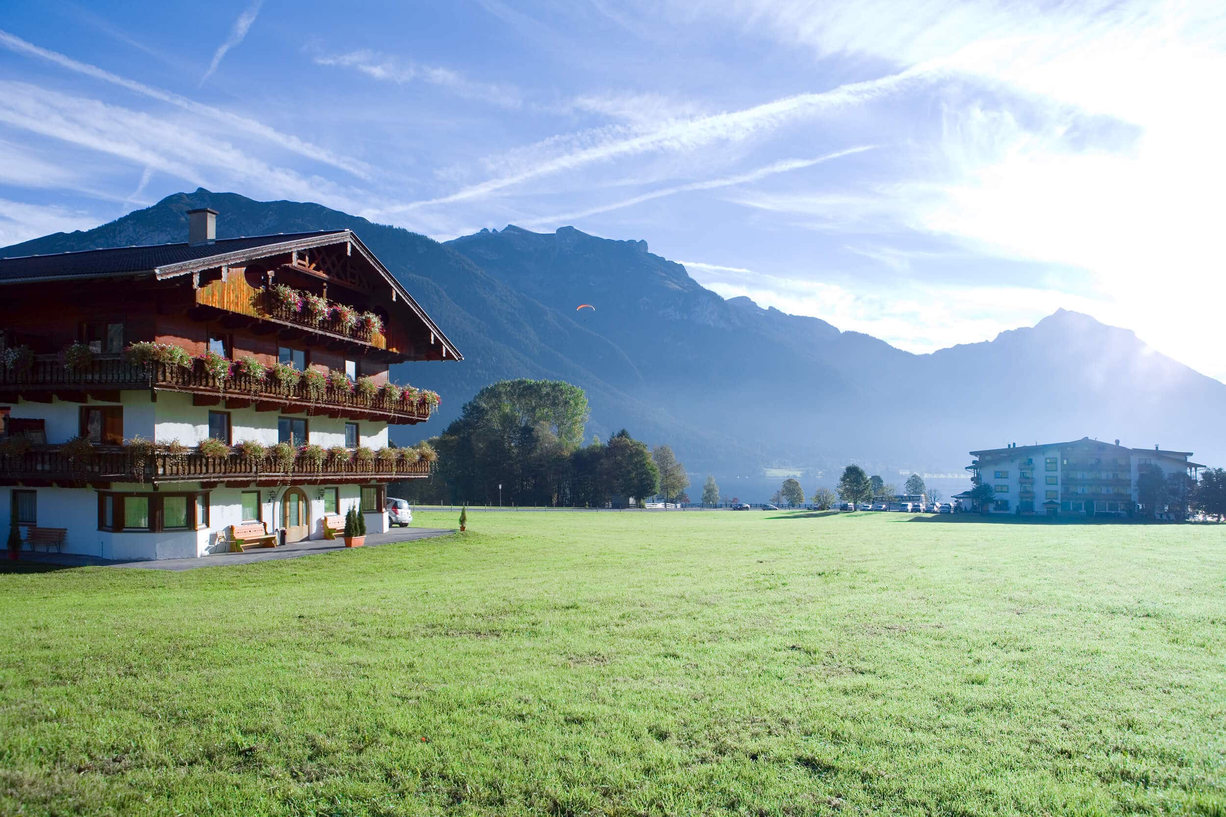 Das Hotel Bergland liegt sehr idyllisch am Achensee.