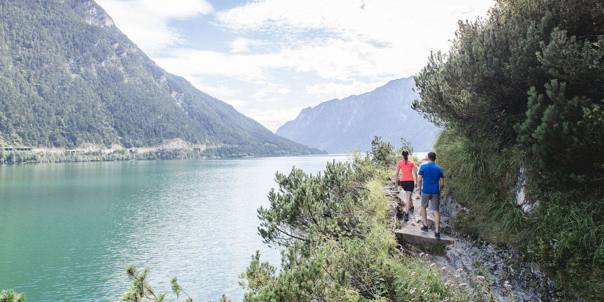 Wanderung am Ufer des Achensees