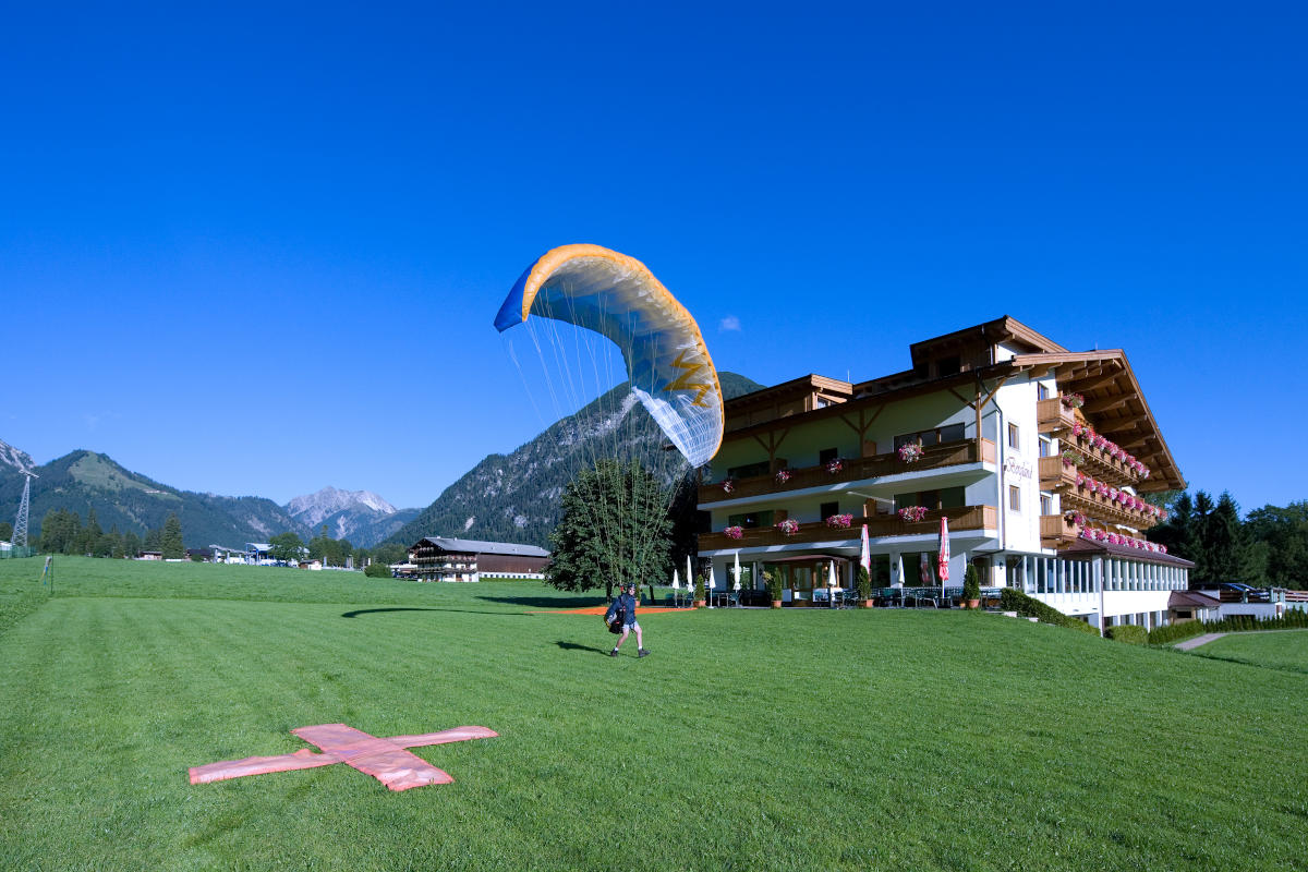 Das Hotel Bergland am Achensee im Sommer