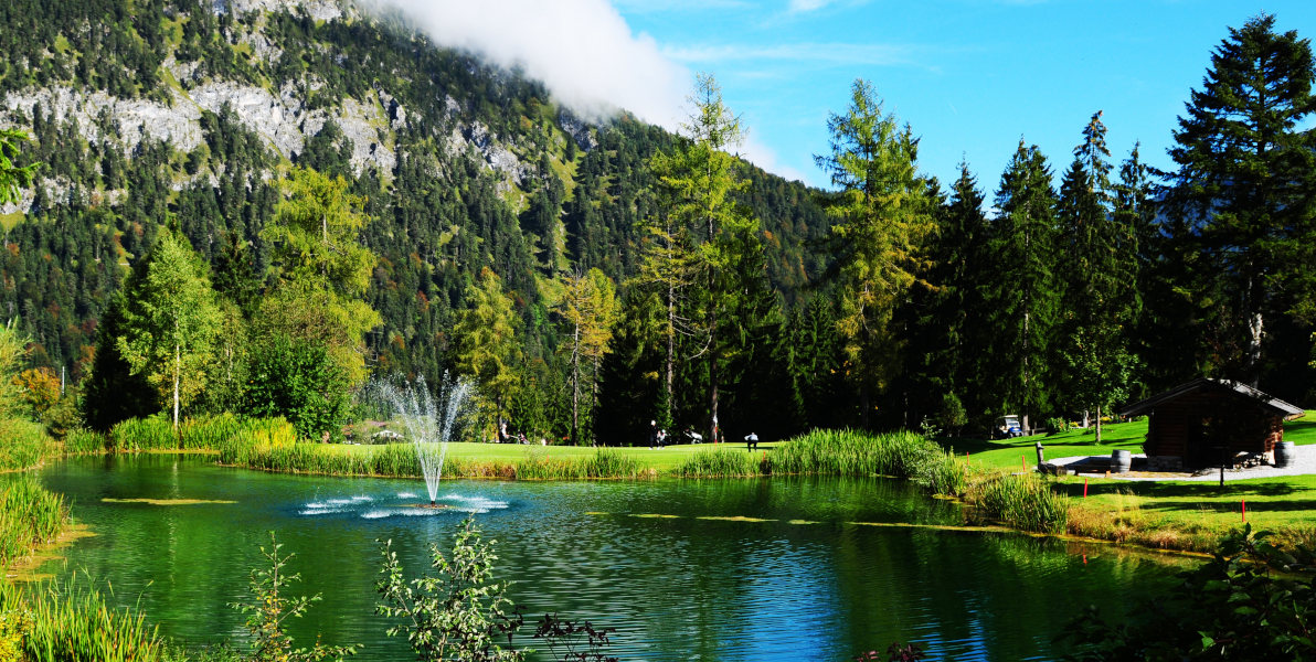 Golfplatz am Achensee mit Teich